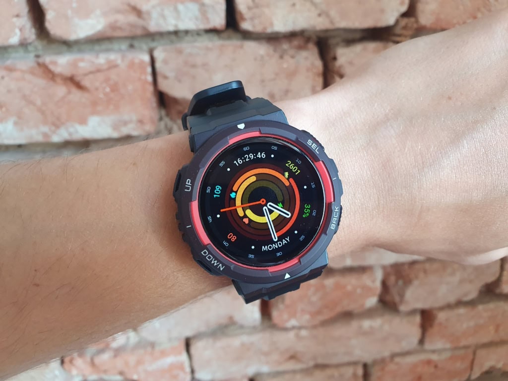 Amazfit Active Edge jsou pohodlné při sportu i práci